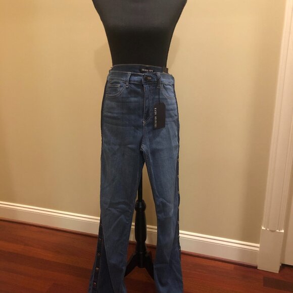 NWT Fashion Nova Jeans Size 9 Dangerous Curves Ahead SPP9723 - Picture 1 of 10